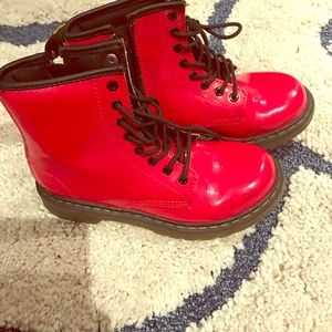 Girls red patent leather dr marteens